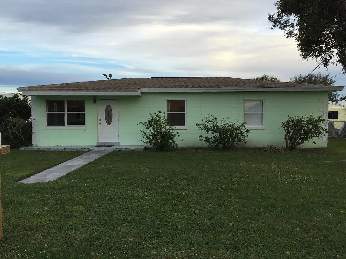 4 bed, 1144 sqft, $2,200 — Photo 1