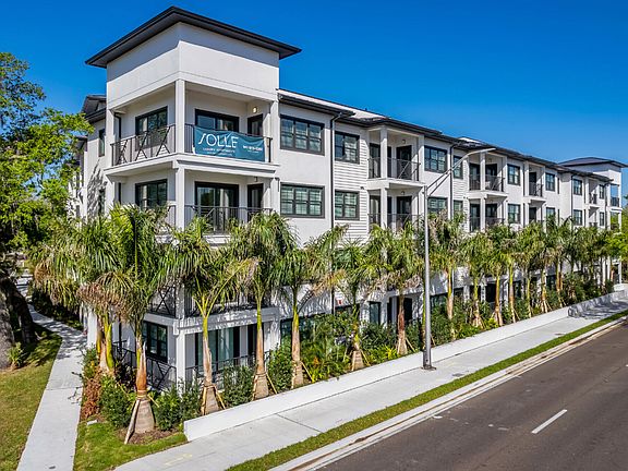 3rd image of 2413 N Tamiami Trl #209