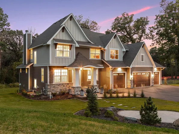 10 Sherwood Trl, North Oaks, MN 55127