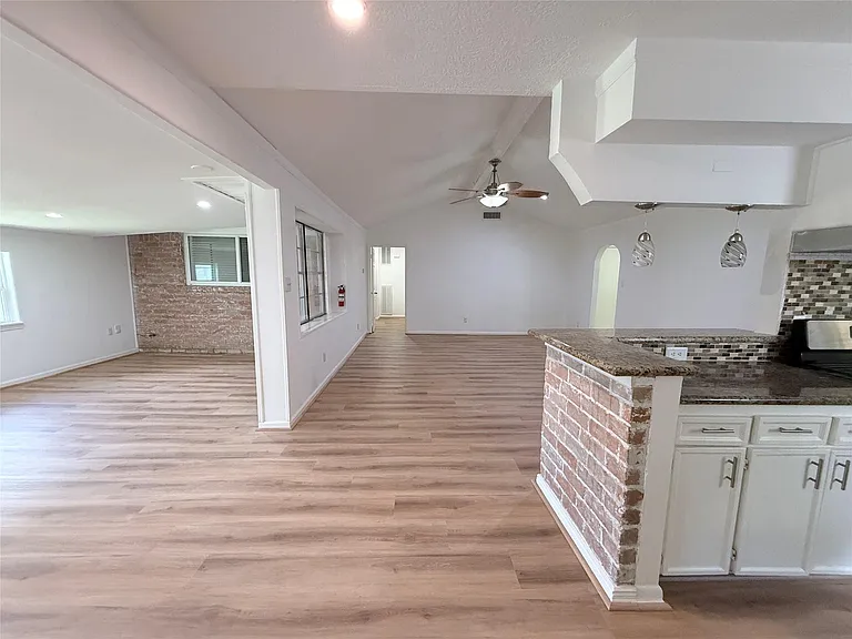 12214 Corona Ln — Photo 28