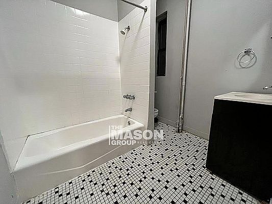 5th image of 341 E 90th St APT 3
