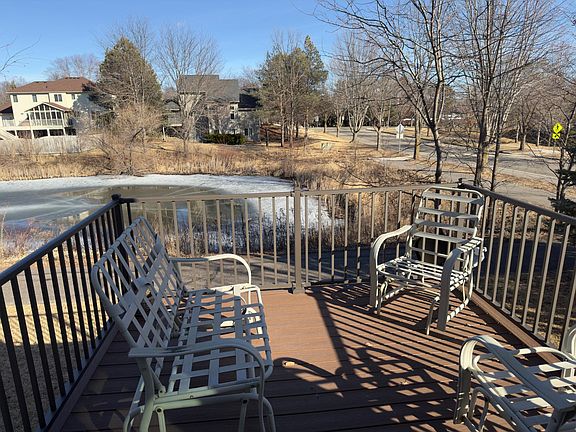 5th image of 1100 Hawthorne Ct