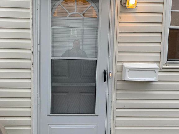 2nd image of 142 Amsterdam Ave