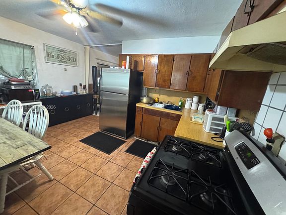 4th image of 3651 SW 40th Ave