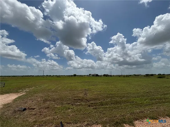 586 Shin Oak Rd, Victoria, TX 77904