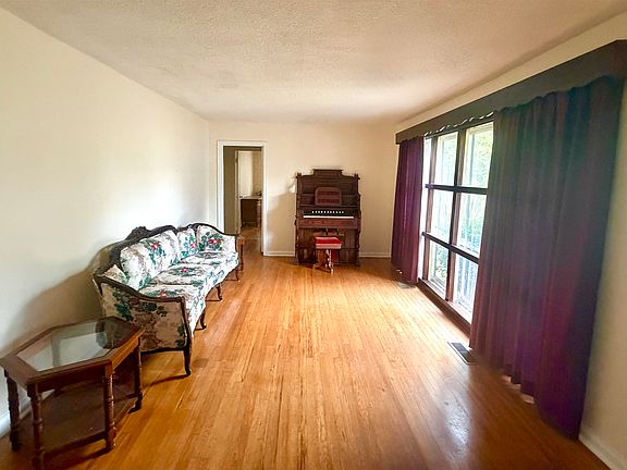 4th image of 613 N Broad St