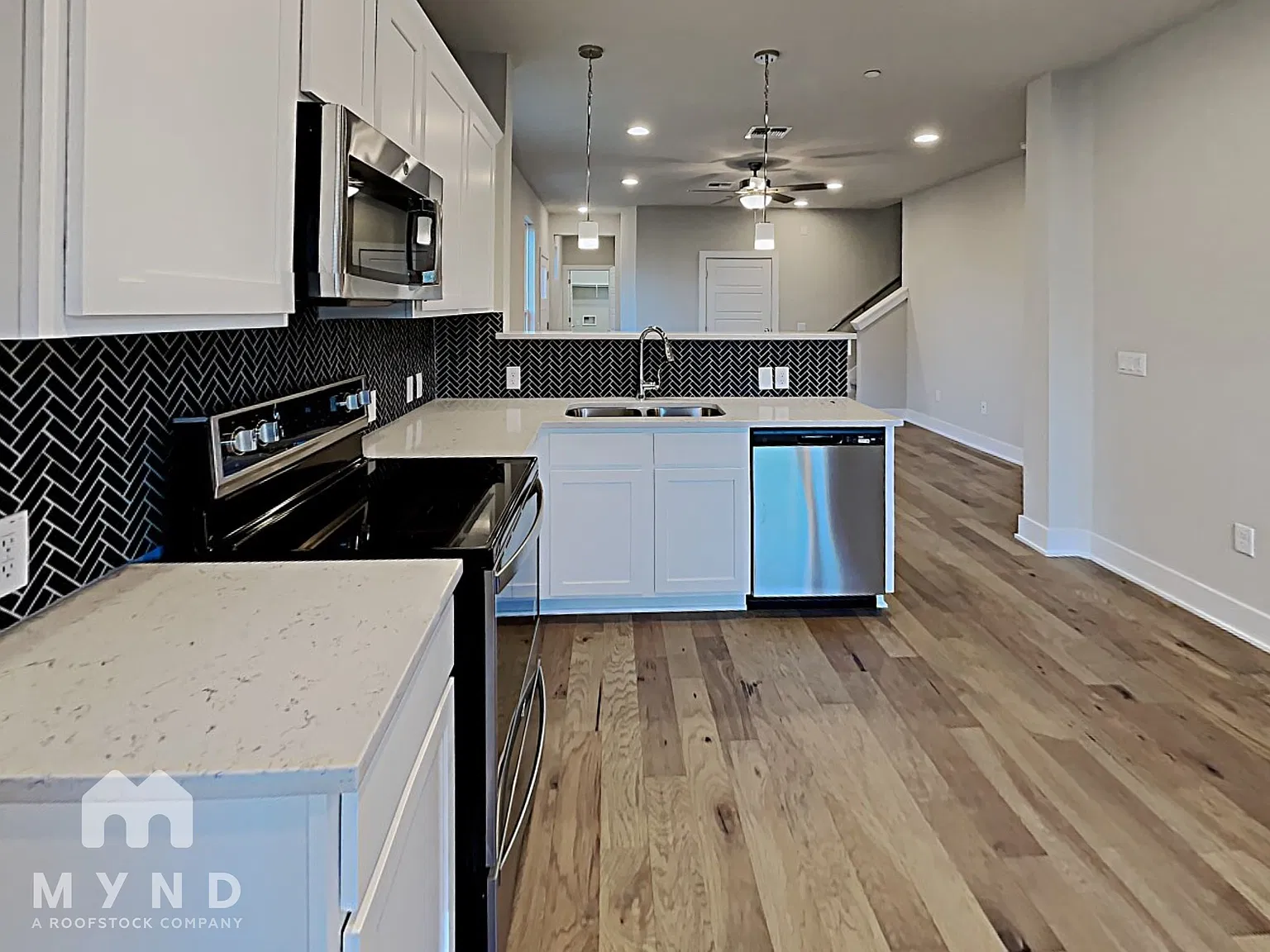 3 bed, 2.5 bath, 1729 sqft, $2,050 — Photo 3