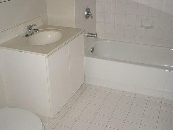 2nd image of 4 E Erie St #3512