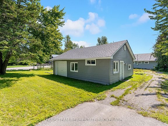 5th image of 1467 Cunningham Cres