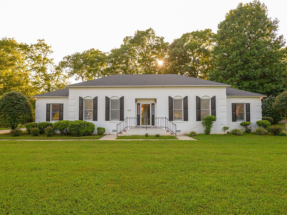 1st image of 221 Megan Cir