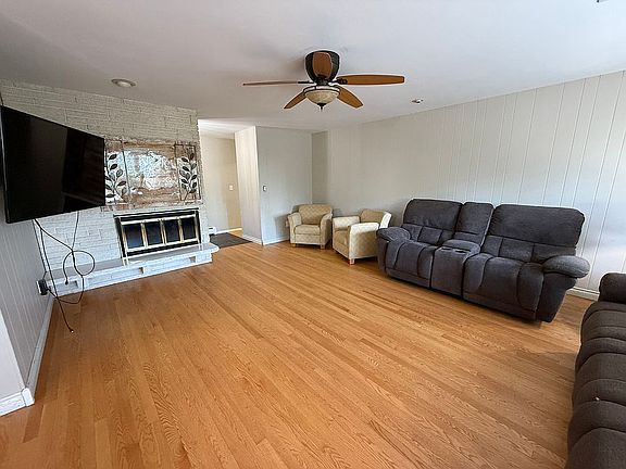 5th image of 6409 N Greenwood Blvd