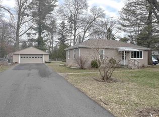 1142 S Park Dr, Temperance, MI 48182