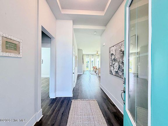 3rd image of 425 Edgewater Way