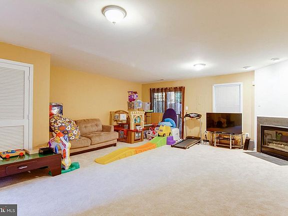 3rd image of 12744 Sidney Way