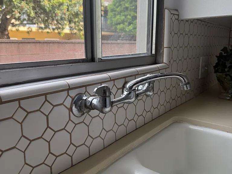 500 E Washington Blvd #9 — Photo 3