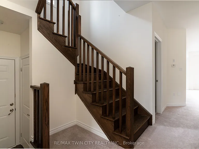 33 Dennis Ave — Photo 5