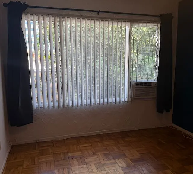 1550 N Hayworth Ave — Photo 4