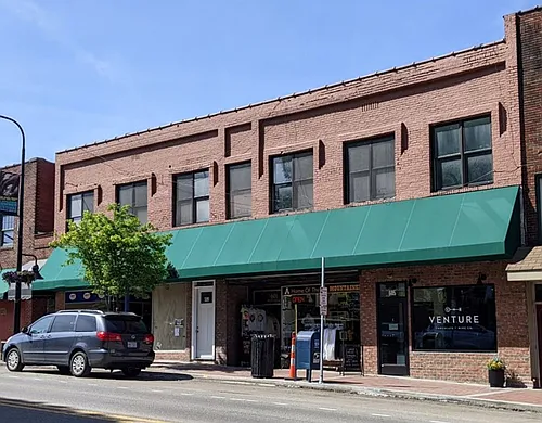 599 W King St Photo 1