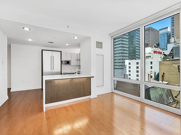 4th image of 247 W 46th St APT 1904