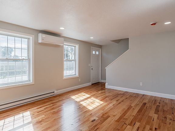 3rd image of 34B Boylston St