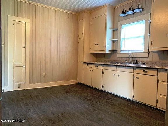 5th image of 1003 W University Ave