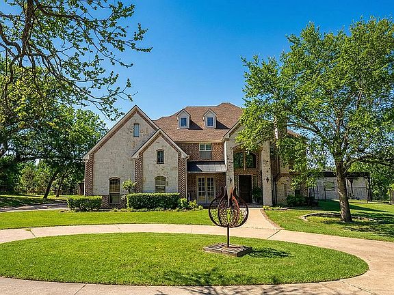 3rd image of 2525 E Brand Rd