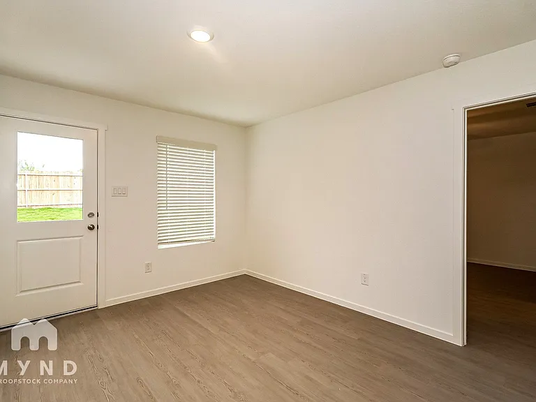 2656 Mistwood Dr — Photo 13