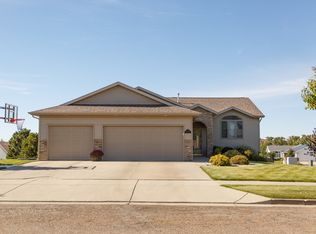 4412 Overland Rd, Bismarck, ND 58503