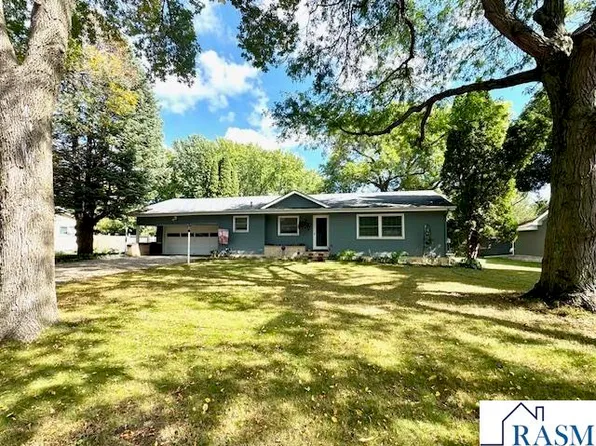 233 Allan Ave, North Mankato, MN 56003