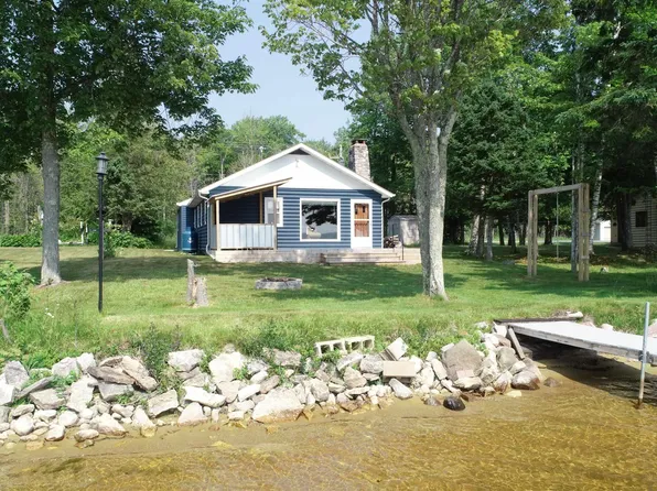 869 W Gulliver Lake Rd, Gulliver, MI 49840