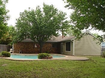 3rd image of 814 Heather Wood Dr