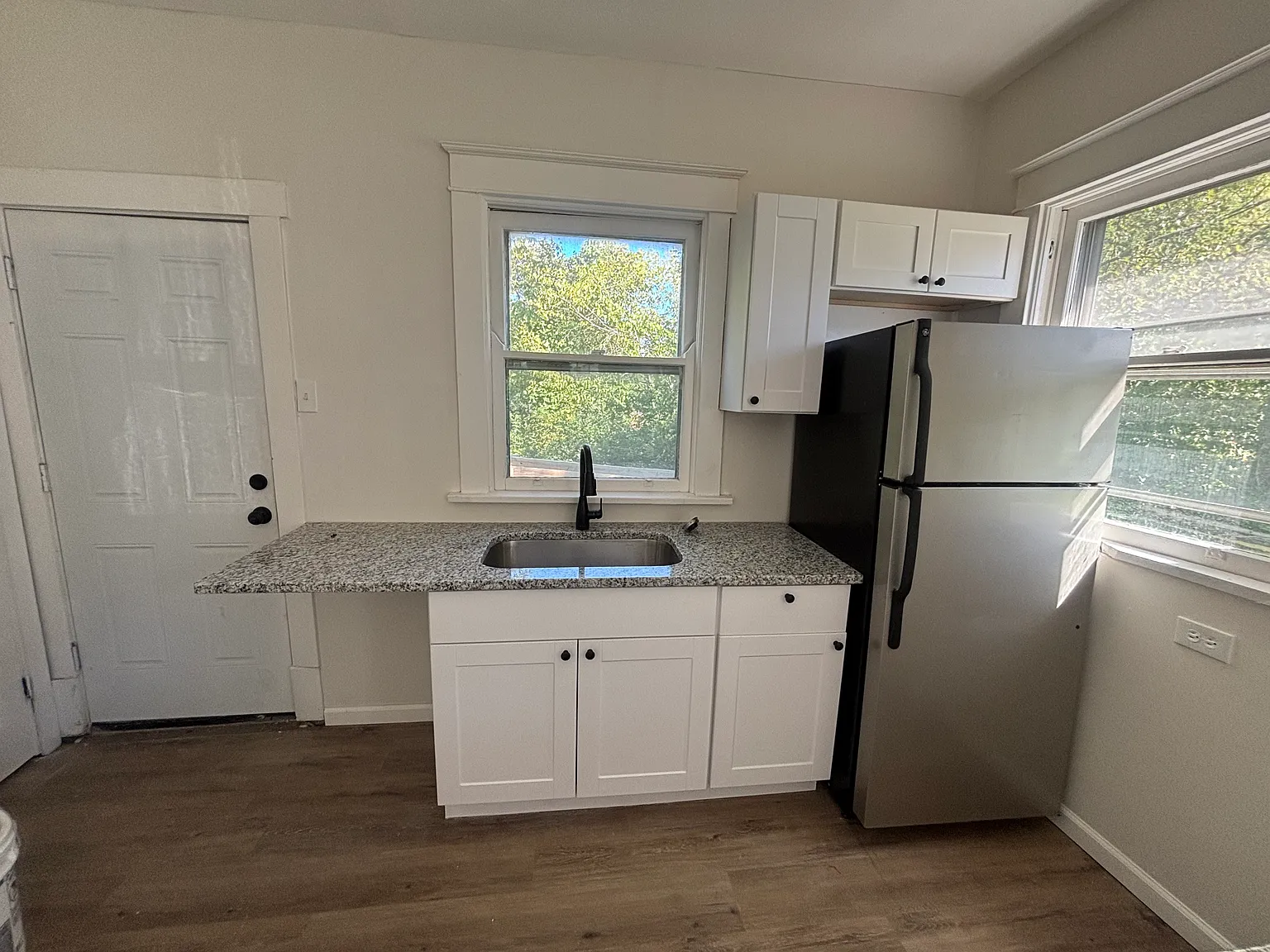 3 bed, 800 sqft, $1,600 — Photo 4