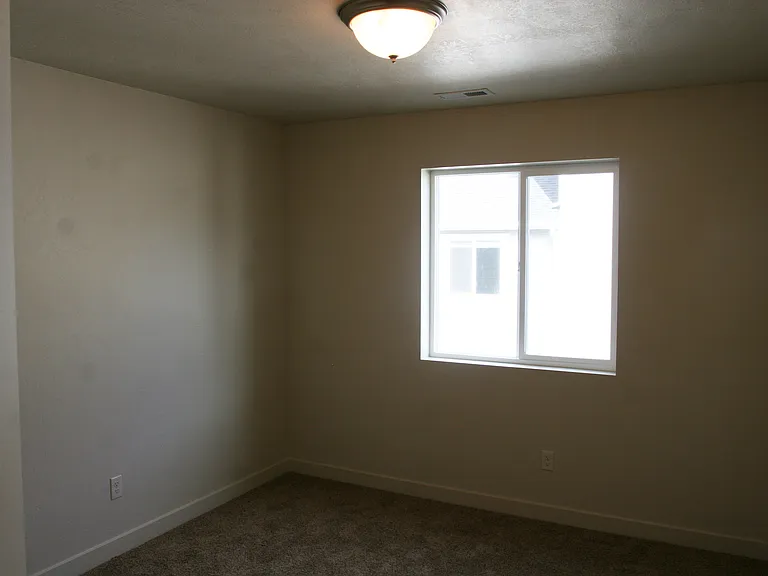 215 N 680 E — Photo 9