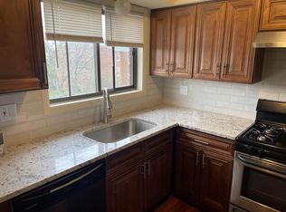 10433 Dearlove Rd APT 6, Glenview, IL 60025