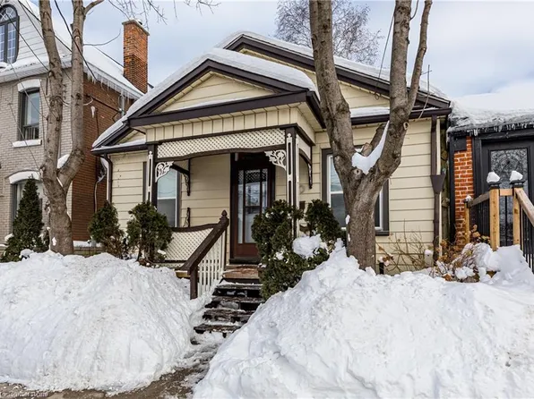 210 Ray St N, Hamilton, ON L8R 2Y2