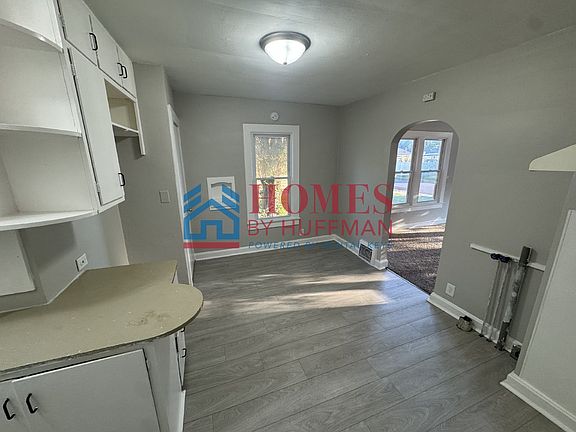 5th image of 2525 S Rotherwood Ave