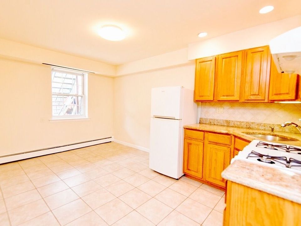 1st image of 2317 28th St APT 1