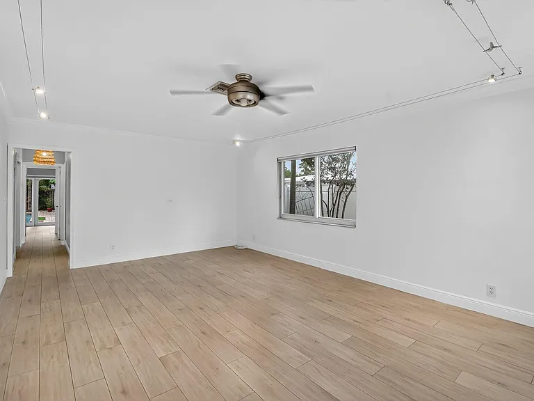 1606 NE 15th Ave #1606 — Photo 13