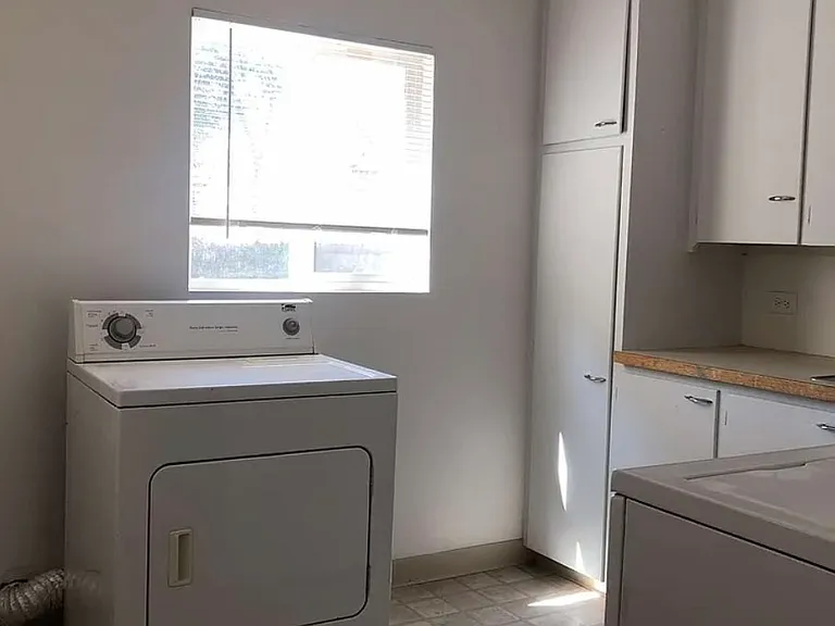 1017 W Mulberry St — Photo 6