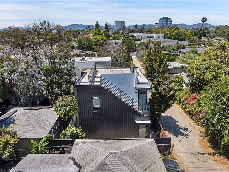 1720 S Centinela Ave — Photo 3