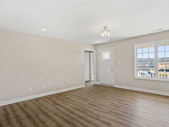 5th image of 770 Birch Ct
