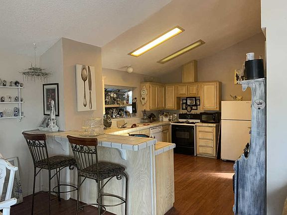 3rd image of 1642 De Angelis Ave