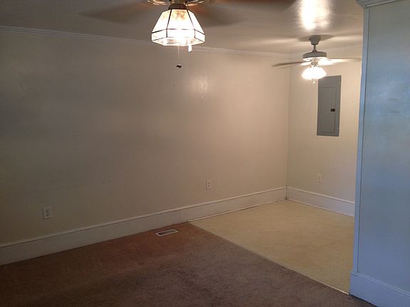 Living / dining room area.