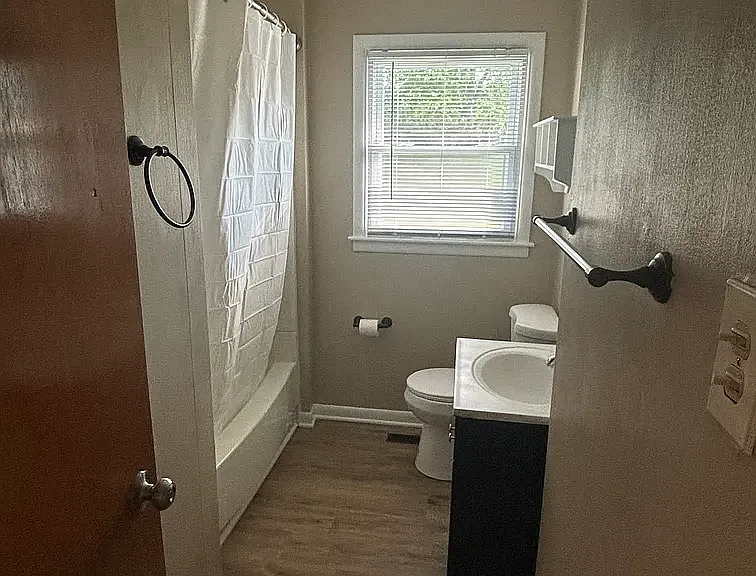 1807 Ashmoor Ln — Photo 14