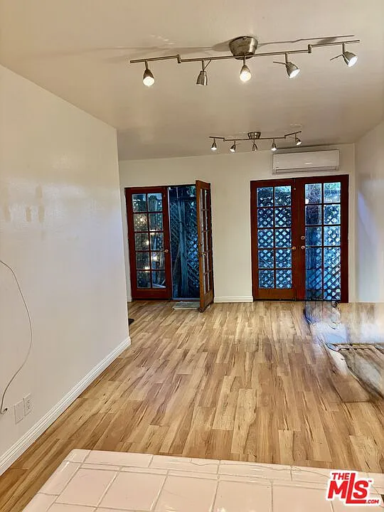 4 bed, 2.5 bath, 2700 sqft, $8,450 — Photo 3
