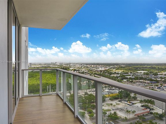 4th image of 16385 Biscayne Blvd Unit 2501