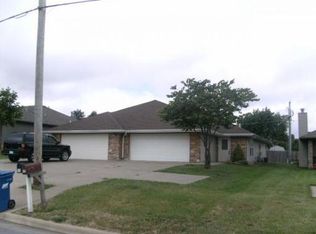 913 N Main St, Nixa, MO 65714