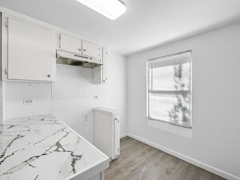 120 E Monterey St #116 — Photo 12