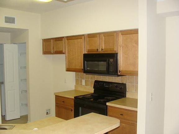 4th image of 8303 Myrtlewood Cir W #8303