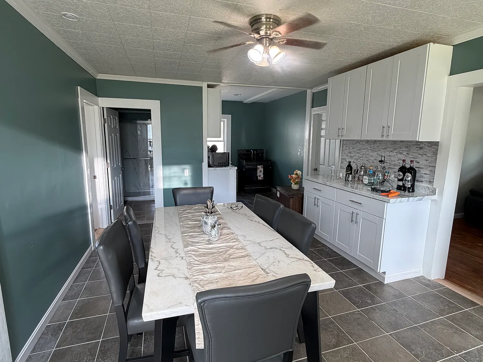 3 bed, $900 — Photo 3